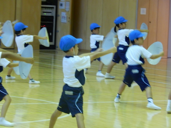湘南学園小学校 Blog Archive 体育の研究授業 2年生 花笠音頭 湘南学園小学校 Blog Archive 体育の研究授業 2年生 花笠音頭