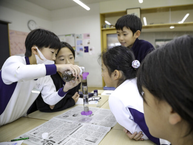 ４年生 総合科「水育」の授業で水の不思議を体験！