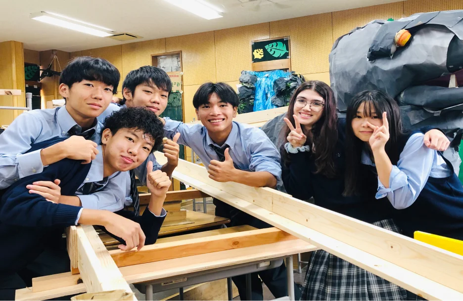 行事の準備に取り組む生徒たち