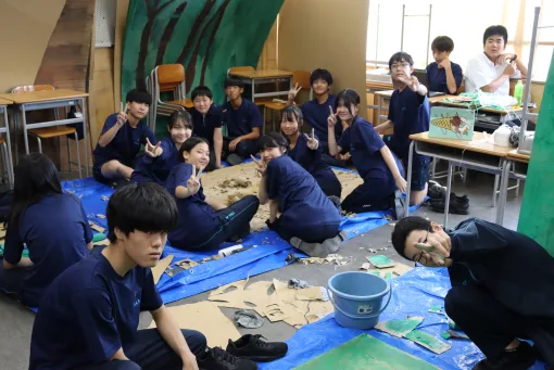 学園祭の準備をする生徒たち