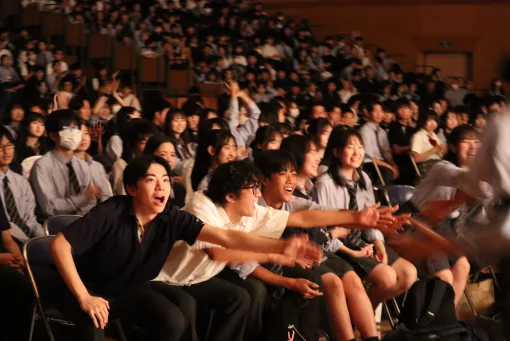 学園祭後夜祭の様子