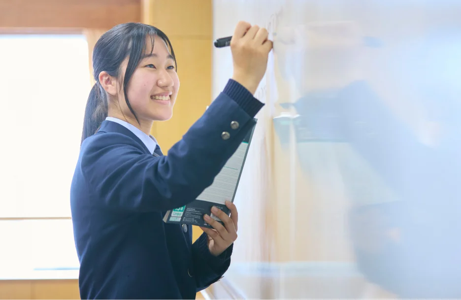 文理にとらわれず学ぶ生徒の様子