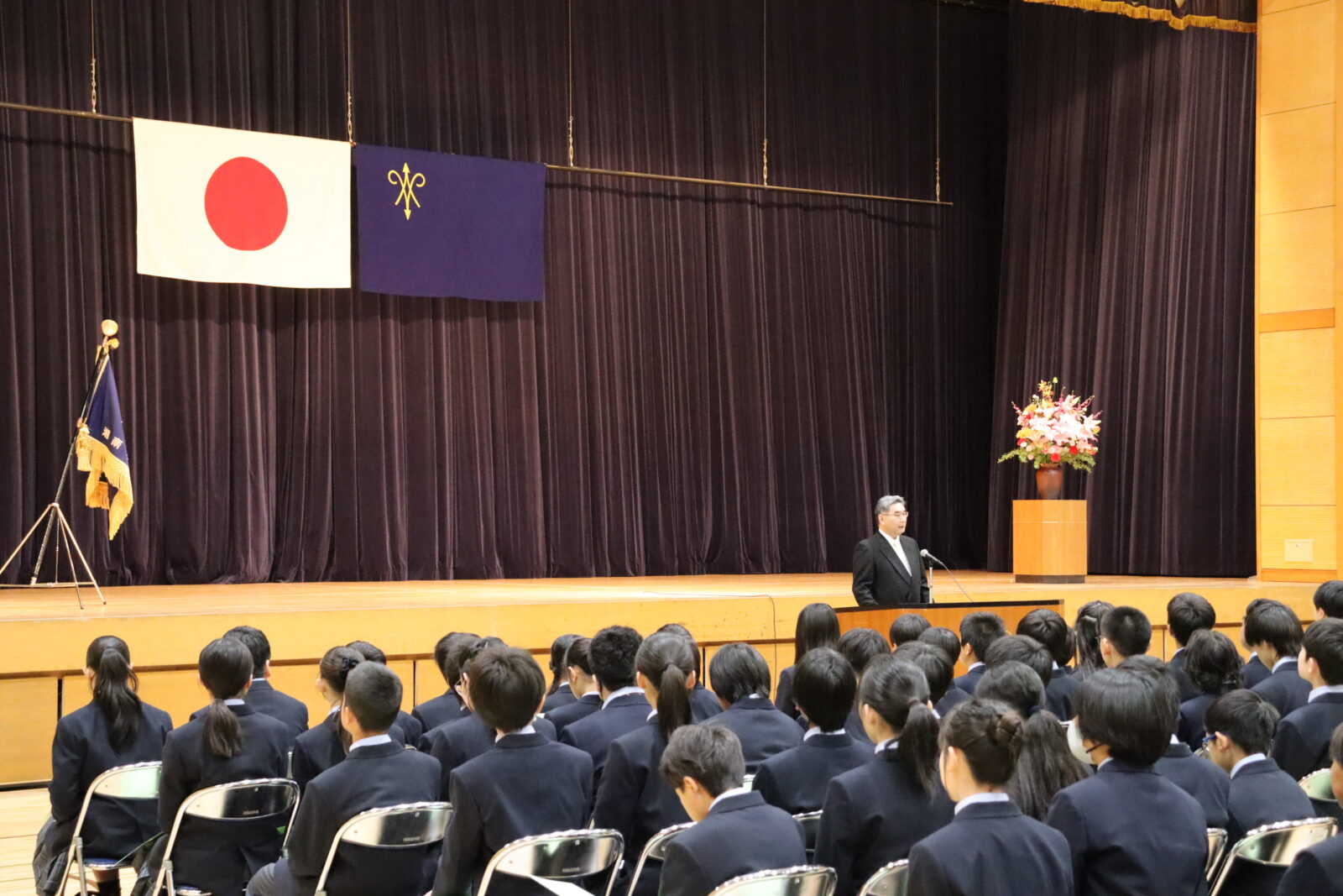 「新校長の吉川です。よろしくお願いします！」