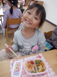 年少組　初めてのお弁当