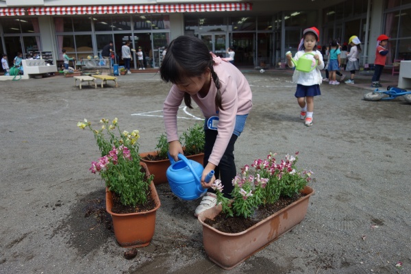 第142回　幼稚園児をもてなす小学生と中高生